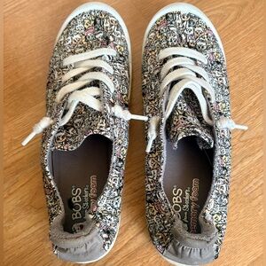 Skechers BOBS Beach Bingo slip-on sneakers with multi-colored cat print size9.5